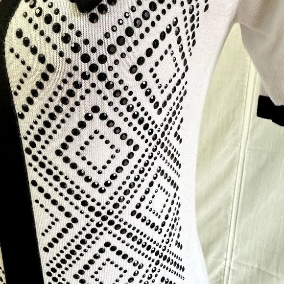 Leo Guy Womens Top SZ S Knit White Black Embellishments Short Sleeve Sweater - Picture 6 of 14